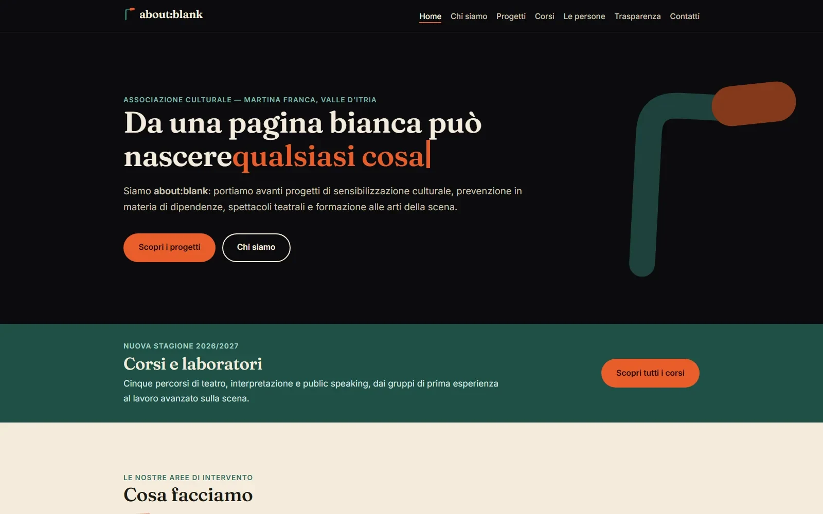 Home del sito Associazione Culturale about:blank con il concetto della pagina bianca e l’invito a scoprire progetti e corsi