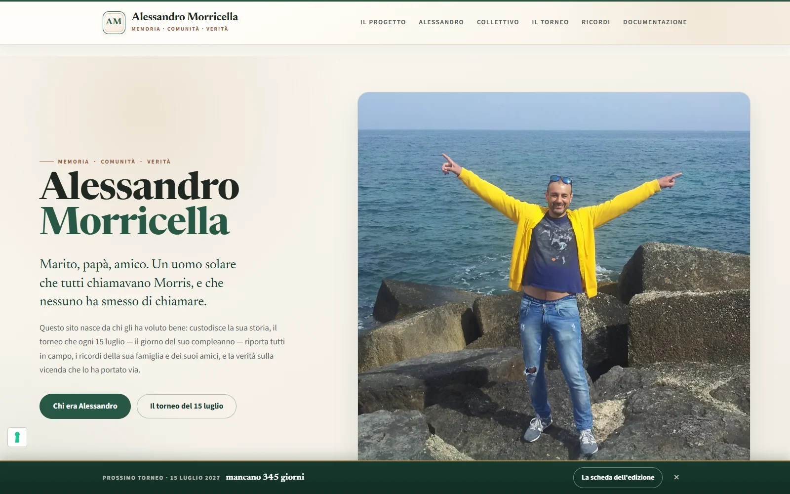Home del sito Alessandro Morricella con identità editoriale, testo introduttivo e ritratto di Alessandro al mare